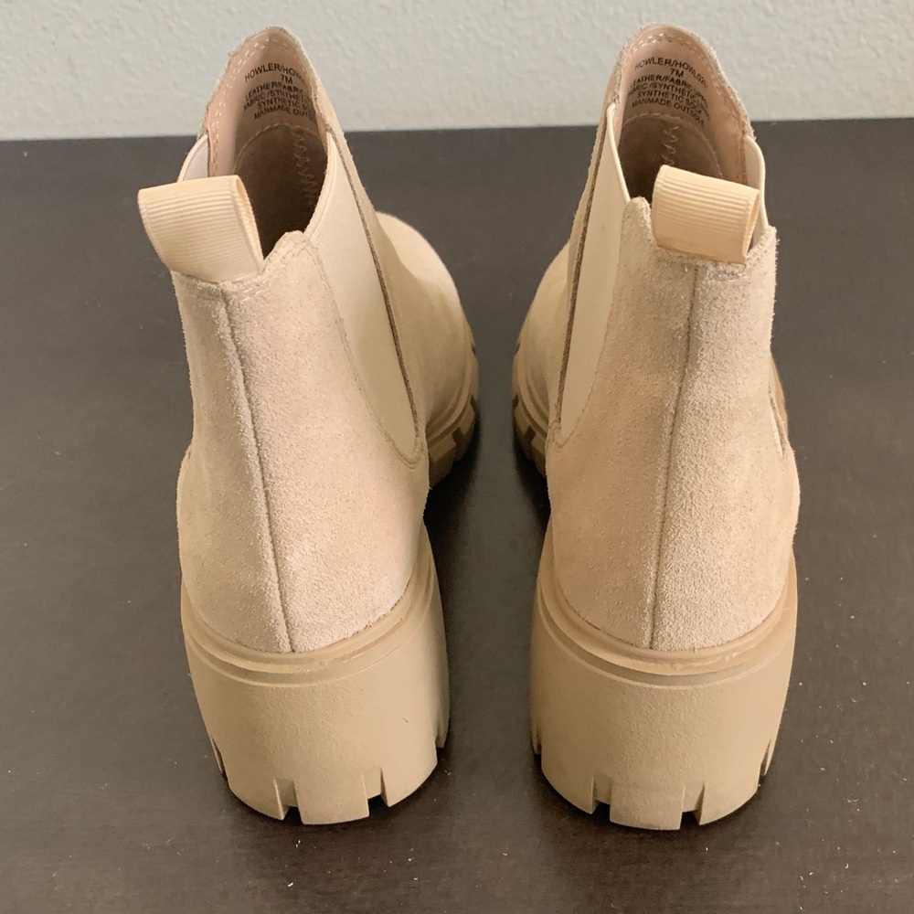 Steve Madden Lug Sole Beige/ Cream Chelsea Suede Ankle Boots. - Picture 4 of 8